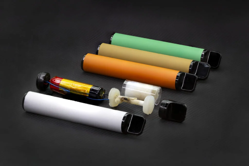 Disposable vs Rechargeable Vape Pens