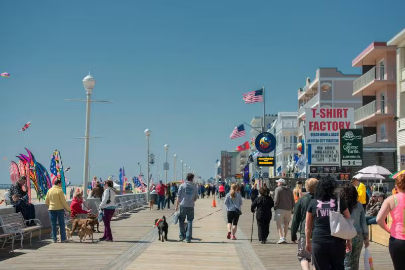 Police Punch and Arrest Another Vaper on Ocean City Boardwalk